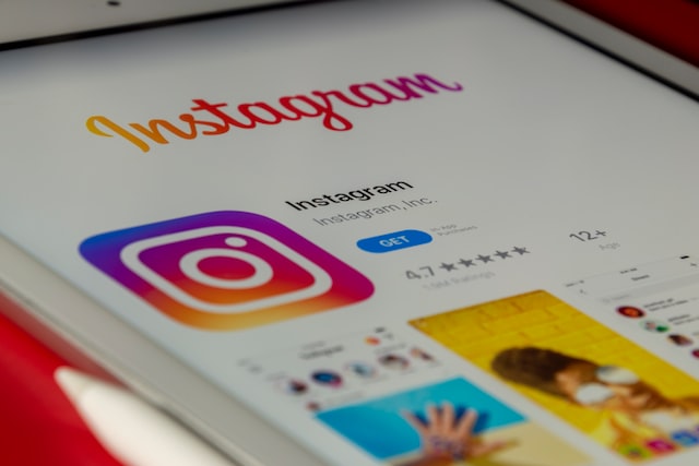 How To Post Black Screen On Instagram
